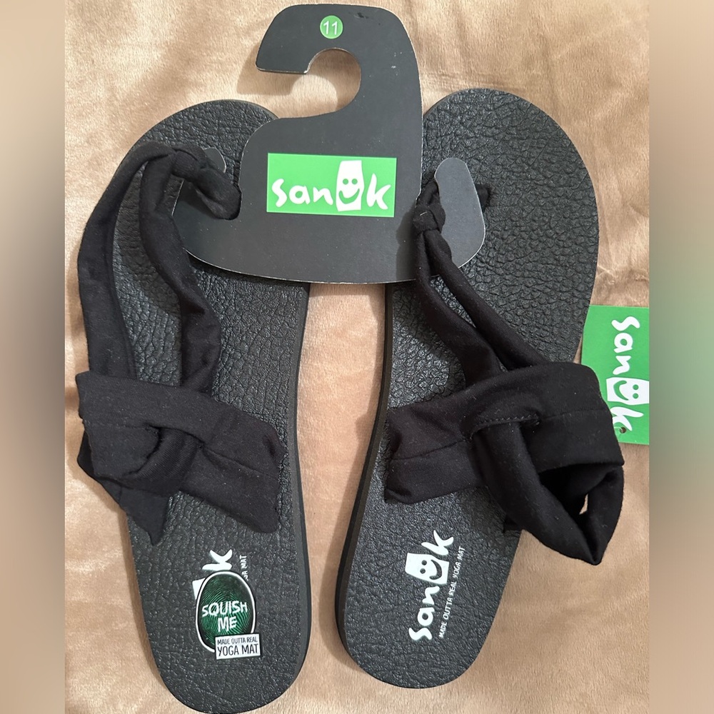 NWT Sanuk Black Yoga Sling 11M